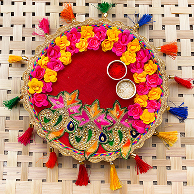 Magnificient and trendy design of Rakhi Thali